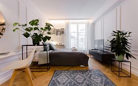 Old Town Premium Queen'S Apartments